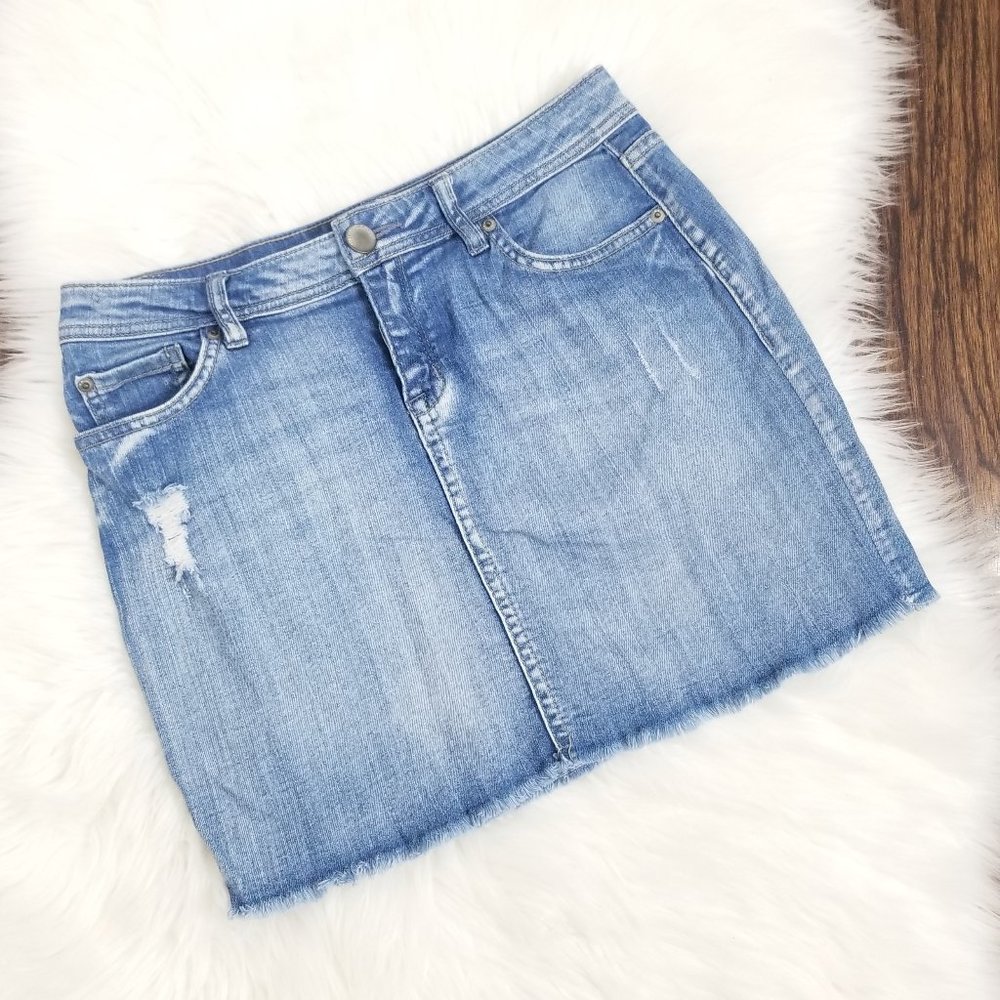 💕 Life in Progress Mini Denim Skirt Raw Hem Distressed 90s Style Short Skirt